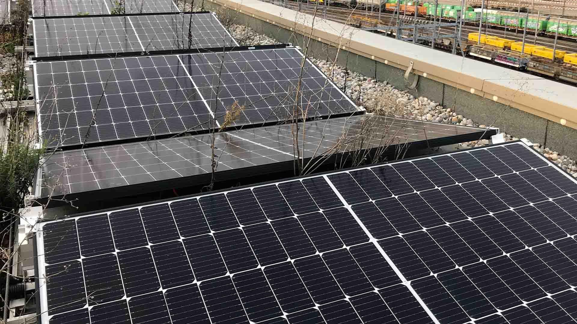 Photovoltaik-Anlage am Bahnhof Renens.